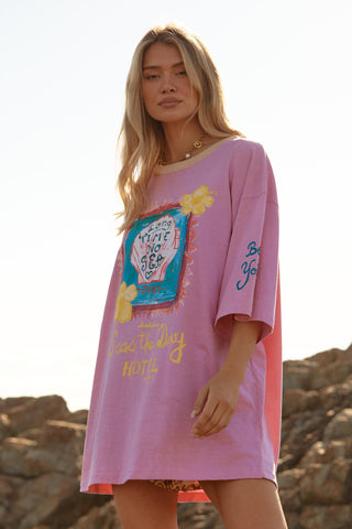 The very oversized Seas the day hotel tee - Musk pink