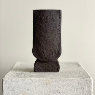 Monolithic tall vase – Black raw